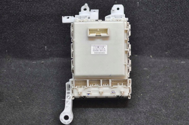 TOYOTA AURIS 150 2009 BOÎTE FUSIBLES ENSEMBLE