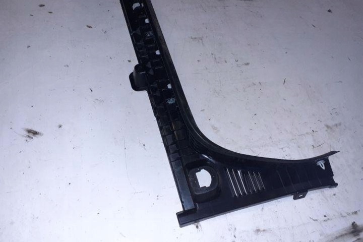 MOULURE DÉCORATIVE COUVERCLES DE COFFRE BMW 5 (F10) 9168470 2.0L DIESEL 135KW 2011