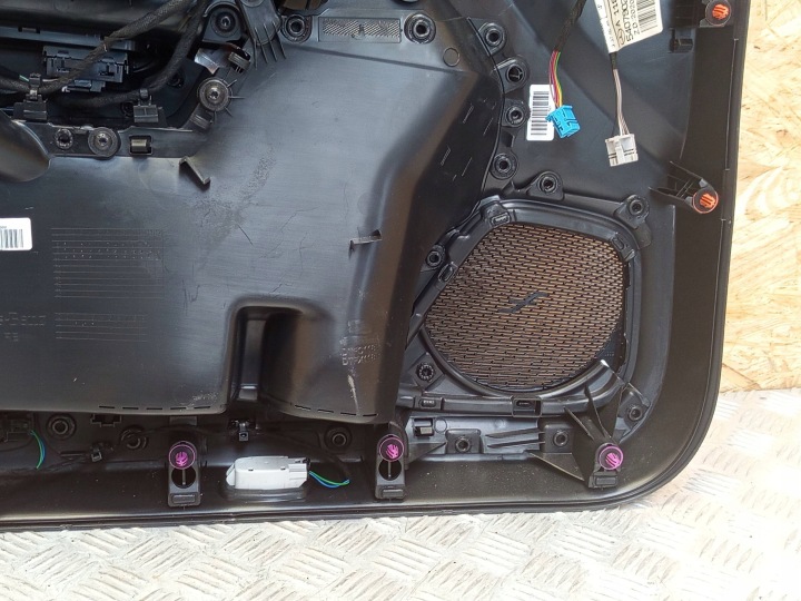 MERCEDES CLA X118 COLLECTEUR GARNITURE BRODERIE PORTES DROIT AVANT