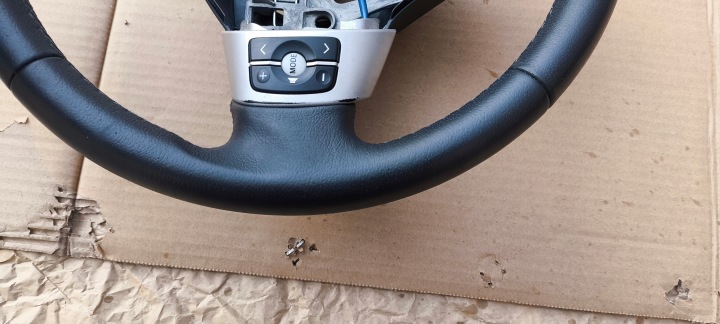 VOLANT TOYOTA YARIS II CUIR ORIGINAL