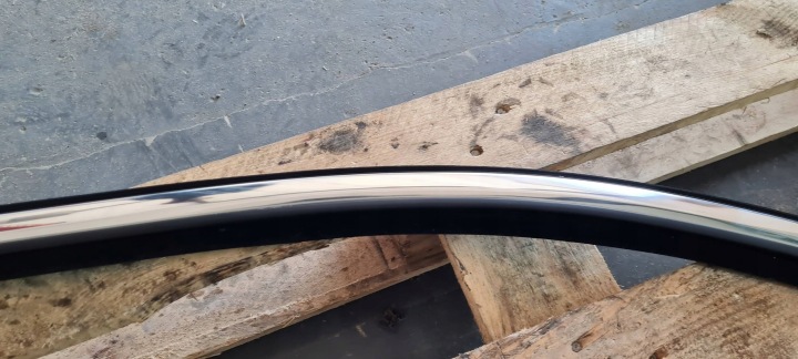 JEEP GRAND CHEROKEE WL 2022 MOULURE PORTES JOINT D'ÉTANCHÉITÉ VITRES DROITE AVANT CHROME