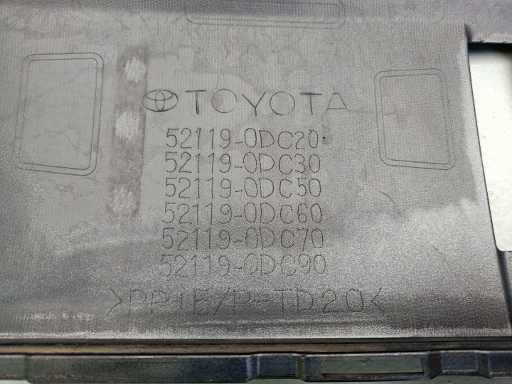 TOYOTA YARIS CROSS 2020- PARE-CHOCS AVANT AVANT 52119-0DC20 ÷