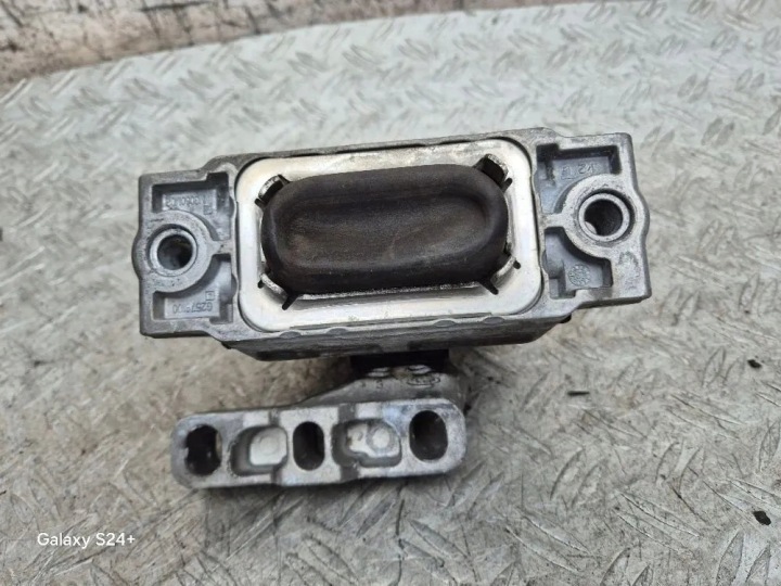 COUSSIN MOTEUR DROITE SKODA OCTAVIAII (1Z3) 1K0199262CN 1.6L DIESEL 77KW