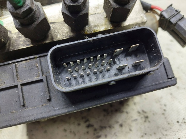 POMPE DE FREIN ABS 7700832771 RENAULT SCENIC I 1.9