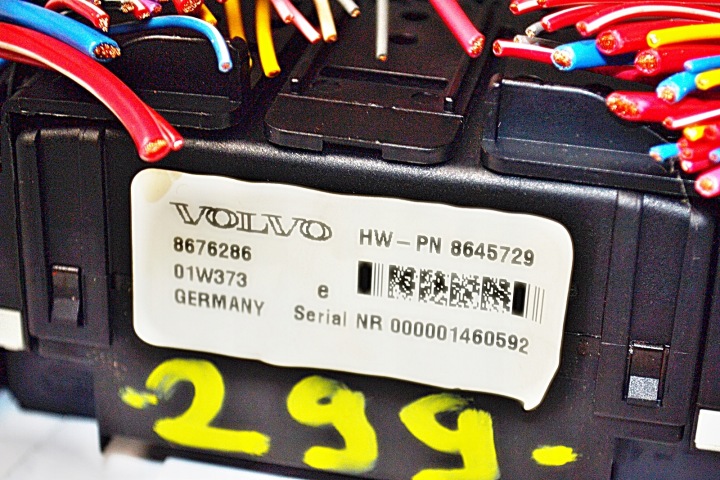 VOLVO V70 S60 BOÎTE FUSIBLE 8645729 8676286 01W373