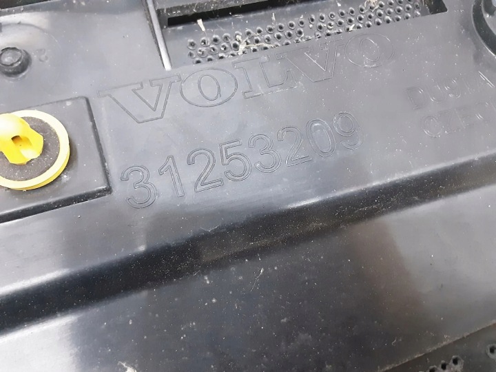 SPOILER COUVERCLES DE COFFRE COUVERCLES DE COFFRE VOLVO V60 31253209 2.0L DIESEL 120KW 2012