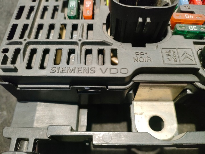 MODULE BOÎTE FUSIBLES BSM PEUGEOT 407 9656086080 L01