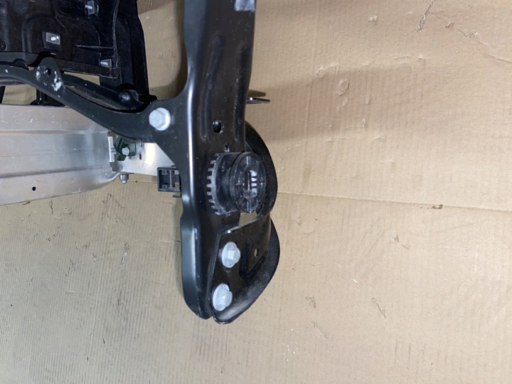 AVANT PLAQUE SUPPORTS PROTECTIONS (TELEWIZOR) MERCEDES-BENZ CLS C218 LIFT