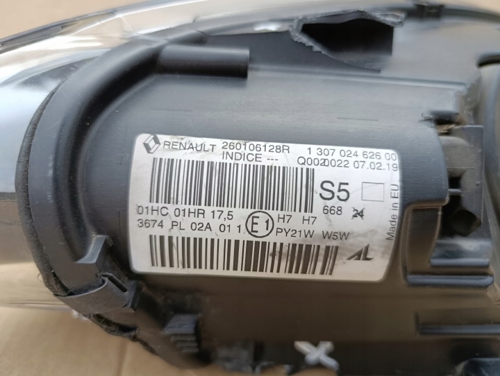 RENAULT MEGANE III LIFT 2013-2016 DROITE H7 AVANT PHARE EUROPE 260106128R