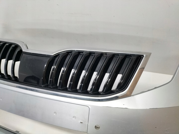 PARE-CHOCS AVANT AVANT SKODA OCTAVIA 3 III LIFT 17-