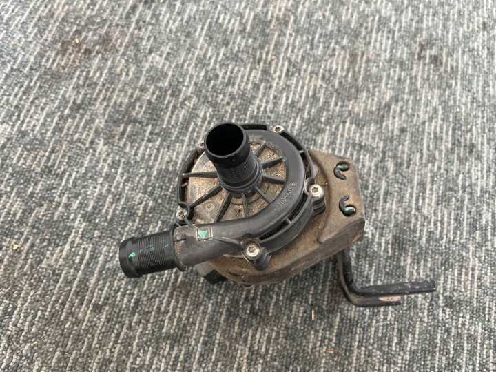 RENAULT MEGANE IV 4 1.5 DCI 2019R POMPE CIRCULATION CIRCULATION EAU 0392024055