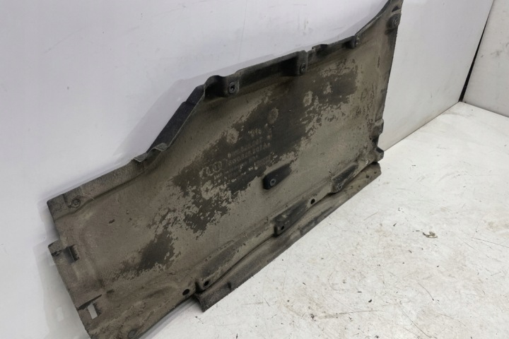GAUCHE PROTECTION CHÂSSIS AUDI A4 (8W2, B9) 8W0825207 2.0L DIESEL 110KW 2015