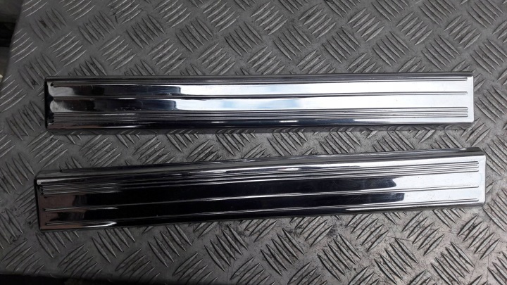 BAGUETTES SEUIL ENSEMBLE GAUCHE DROITE AVANT ARRIÈRE W220 A2206805835