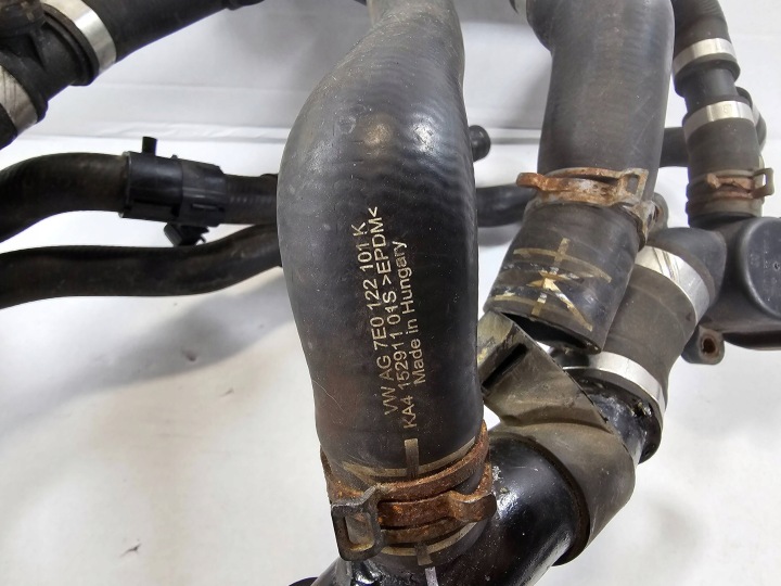 VOLKSWAGEN TRANSPORTER T6 POMPE À EAU TUBES CONDUITES DE DÉRIVATION EAU 7E0122291A