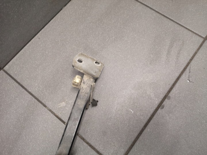 SUPPORT FARTUCHA DROIT AUDI A8 D3 4E0805464E