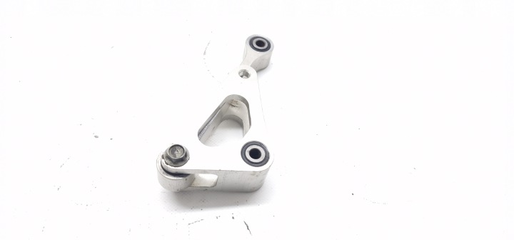YAMAHA R1 RN01 98R BALANCIER FIXATION AMORTISSEUR CONNECTEUR BERCEAU