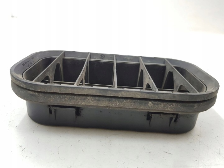 VOLKSWAGEN PASSAT B5.5 2001 GRILLE VENTILATION SOUS ZDERZAKIEM TYLNYM