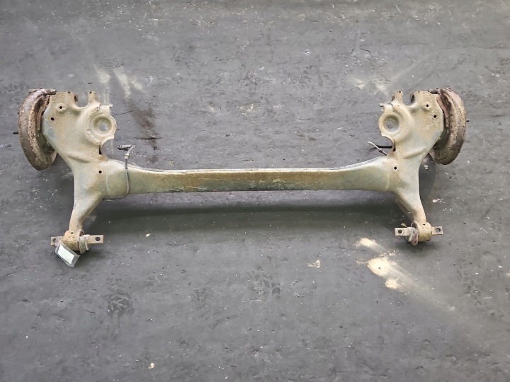 ARRIÈRE POUTRE AXE ARRIÈRE MITSUBISHI COLT Z30 VI 04- 1,3 16V