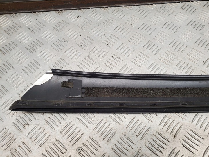 AUDI S5 8F0853265D AVANT CÔTÉ GAUCHE PLASTIQUE