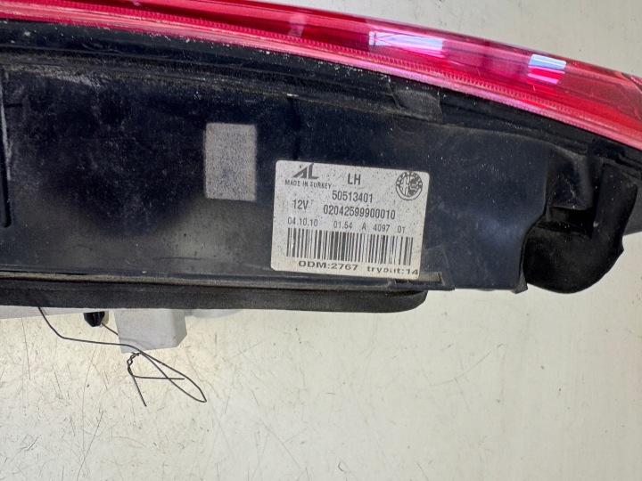 ALFA ROMEO GIULIETTA PHARE GAUCHE ARRIÈRE DANS COUVERCLE DE COFFRE 50513401