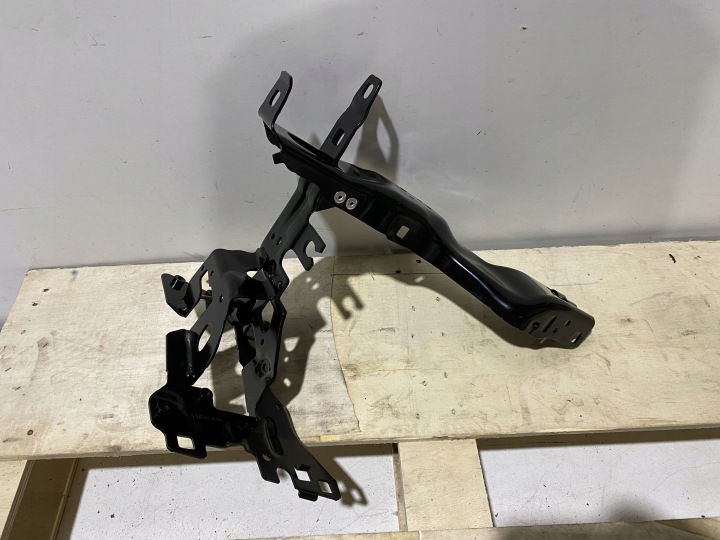 BMW 5 G30 G31 2017-2020 OCULAIRE FIXATION PANNEAU AVANT GAUCHE 51647383857