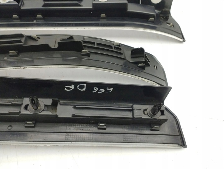 MERCEDES-BENZ AVEC W221 2007 KIT MOULURES SEUILS (WEWNETRZNYCH)