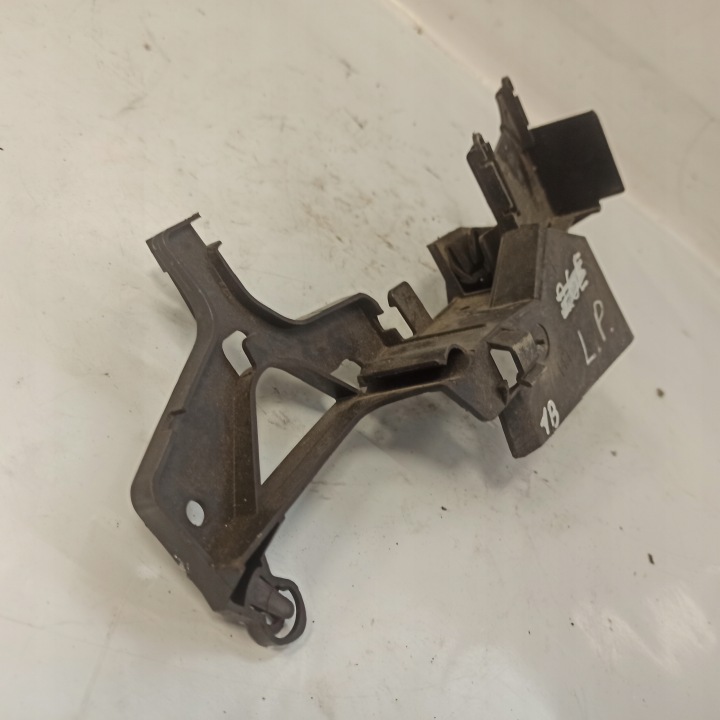 MONDEO MK4 FIXATION SERRURE PORTES GAUCHE AVANT 7S71-A21979-AB