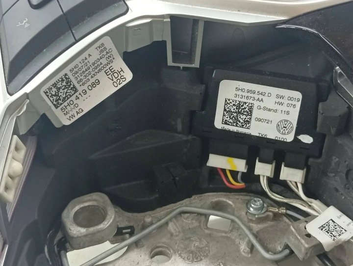 VOLKSWAGEN GOLF VIII 2020 VOLANT
