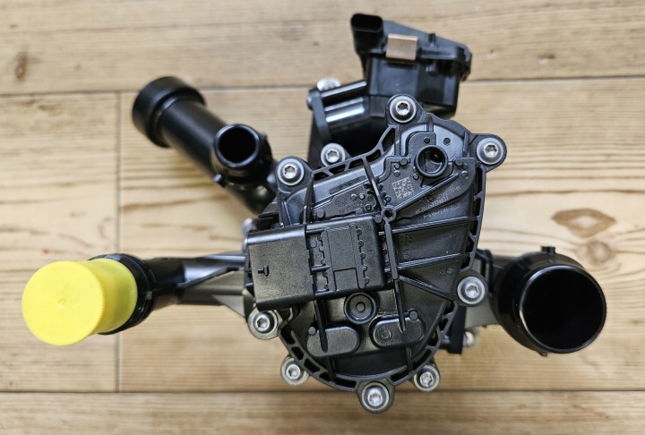 BMW G20 G30 G11 G14 G05 G07 4.0I B58B30C MODULE ZARZADZANIA CIEPLEM 8642559