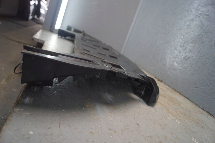 PEUGEOT 5008 PROTECTION SOUS PARE-CHOCS 9686646580 (OS177)