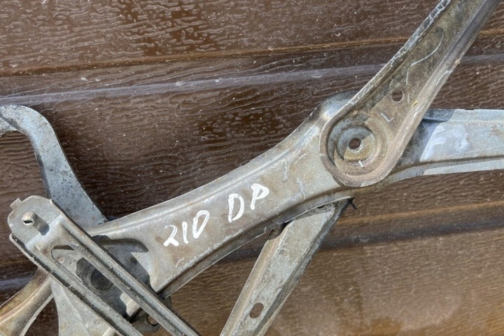 ÉLÉVATEUR VITRES DROITS AVANT PORTES AUDI 100 (5000) 119153XXX 2001