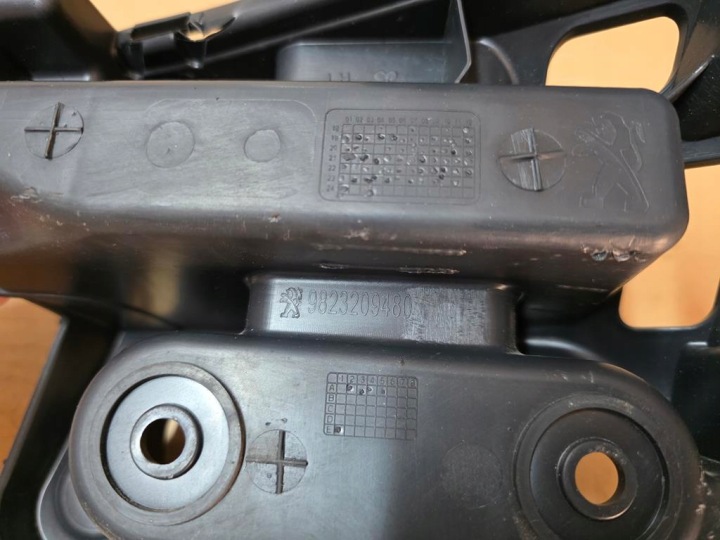 GLISSIÈRE FIXATION PARE-CHOCS GAUCHE ARRIÈRE PEUGEOT 208 II 2019- 9823209480 (17)