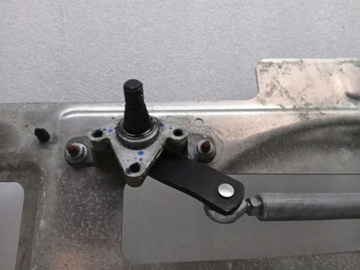 GROUPE MOTOPROPULSEUR ESSUIE-GLACES AVANT ASTON MARTIN 17504
