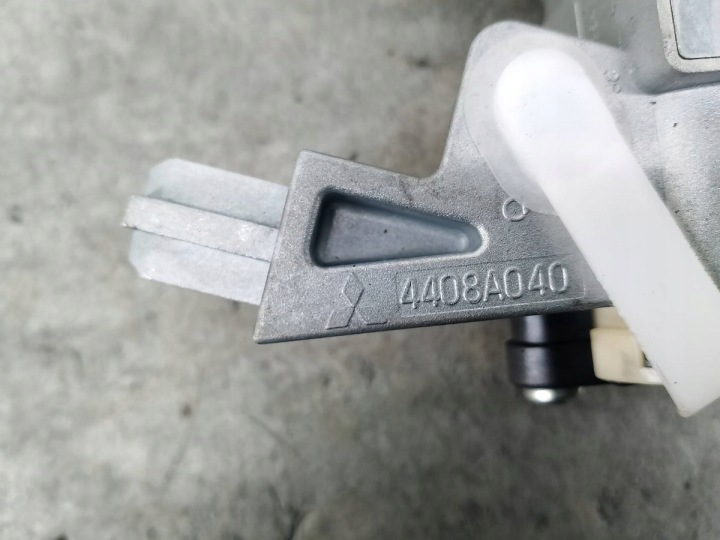 CONTACTEUR D'ALLUMAGE MITSUBISHI COLT VI RESTYLAGE 4408A040 MR587813 1.3 16V