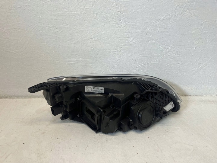 VOLVO V40 V40 CC PHARE GAUCHE COMPLET LED MID 16 -19