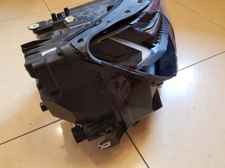 PHARE AVANT E-TRON COMPLET LED MATRIX AUDI Q4 89A