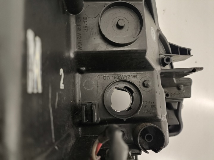 PHARE GAUCHE AVANT AVANT TOYOTA YARIS III LIFT 17-