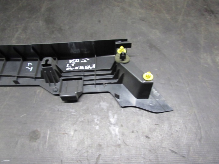 PROTECTION COUVERCLES DE COFFRE GAUCHE ARRIÈRE VOLVO V50 I 04-07R 8663548