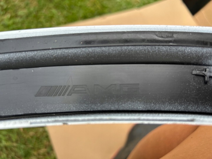 MERCEDES GLB A247 AMG GAUCHE MOULURE GARDE-BOUE AVANT AVANT
