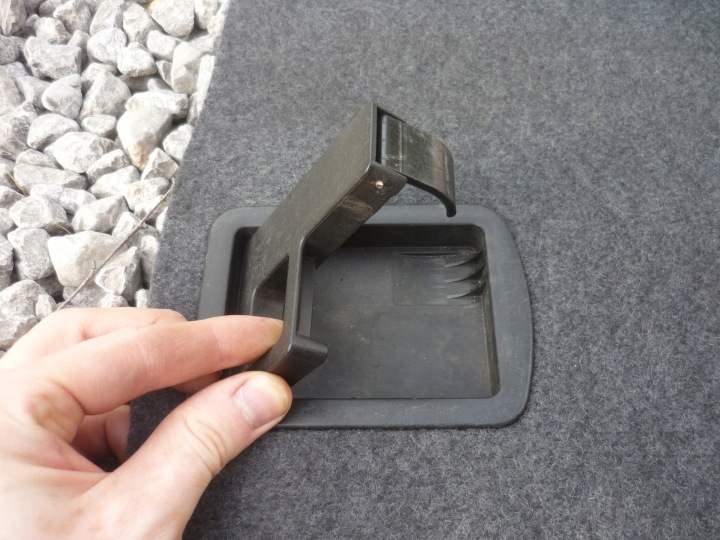 REVÊTEMENT COUVERCLES DE COFFRE AUDI A4 B6 B7 SEAT EXEO BERLINE 8E5863463A EN BON ÉTAT FONCTIONNEL