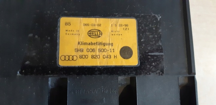 PANNEAU MONITEUR CLIMATISATION CLIMATRONIC AUDI A3 A4 B5 A6 C4 8D0820043H