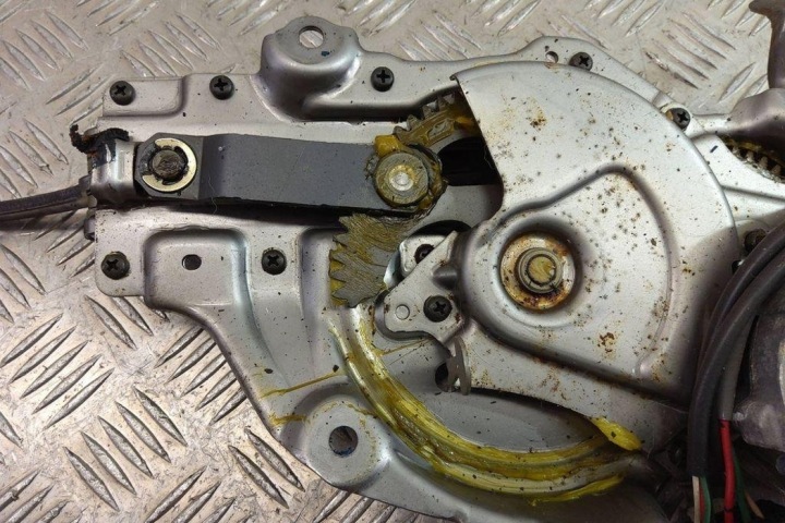GAUCHE SERVOMOTEUR COUVERCLES DE COFFRE COUVERCLES DE COFFRE LEXUS RX (_U3_) 42710710030 3.0L GASOLINE