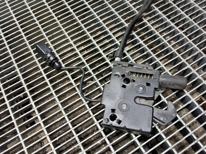 SERRURE CAPOTS SEAT ARONA 6F0823509015