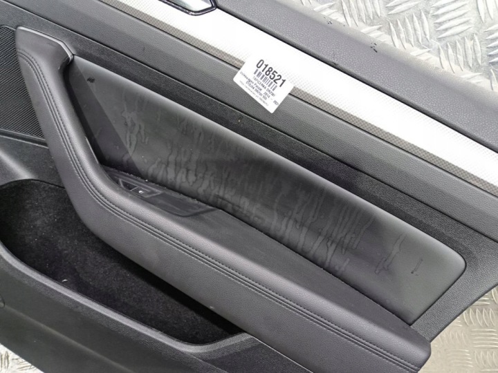 VOLKSWAGEN PASSAT B8 UNIVERSEL GARNITURE PORTES DROIT AVANT