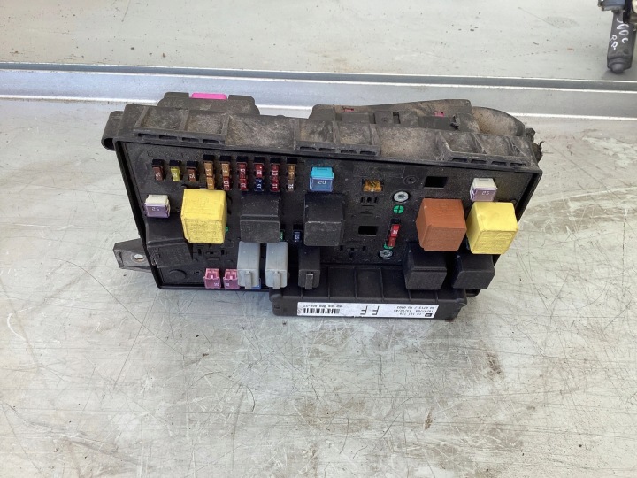 BOÎTE FUSIBLES OPEL ASTRA H 5DK008668-27