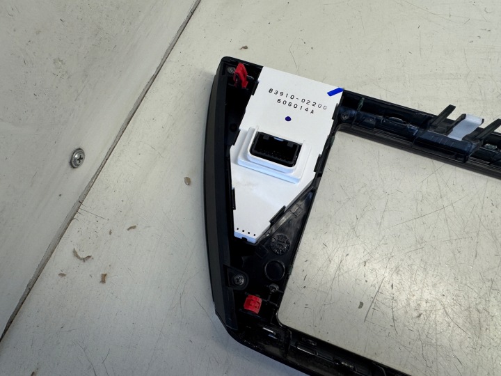 TOYOTA AURIS II HAYON CHÂSSIS PANNEAU RADIO 55405-02870