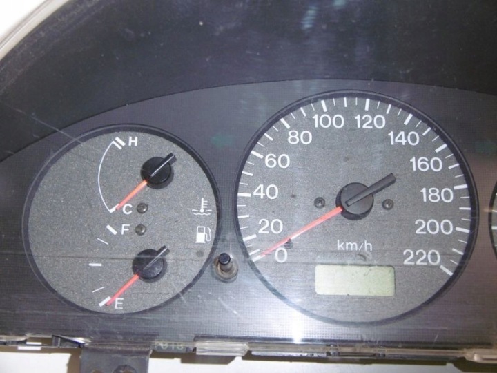 MAZDA 323F 98-00 2,0D COMPTEUR TABLEAU DE BORD 5D B1 BJ5A C