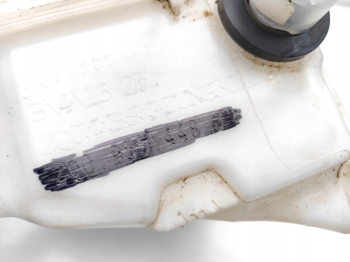 SKODA SCALA RÉSERVOIR LIQUIDE VERS LAVE-GLACES VITRES AVANT AVANT 2025