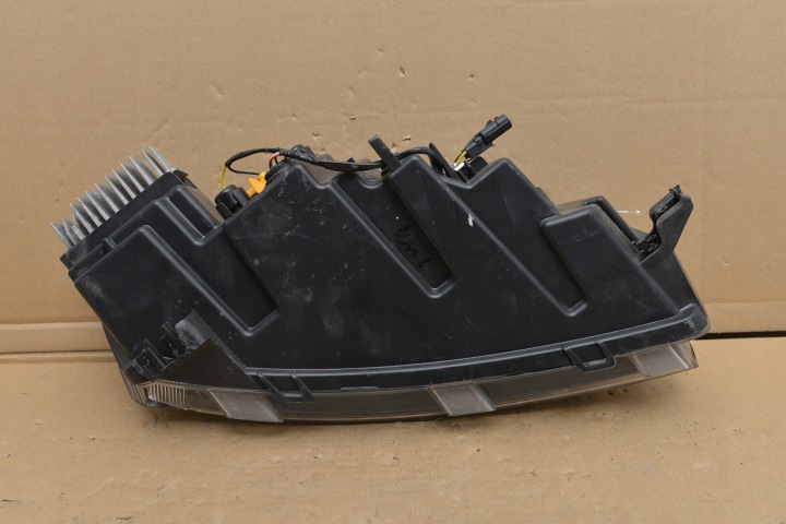 PROJECTEUR AVANT CÔTÉ GAUCHE DACIA SPRING 266052417R