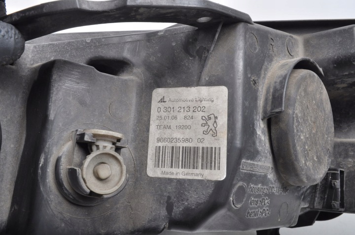 PEUGEOT 407 PHARE DROITE AVANT DROIT AVANT EUROPE 9660235980